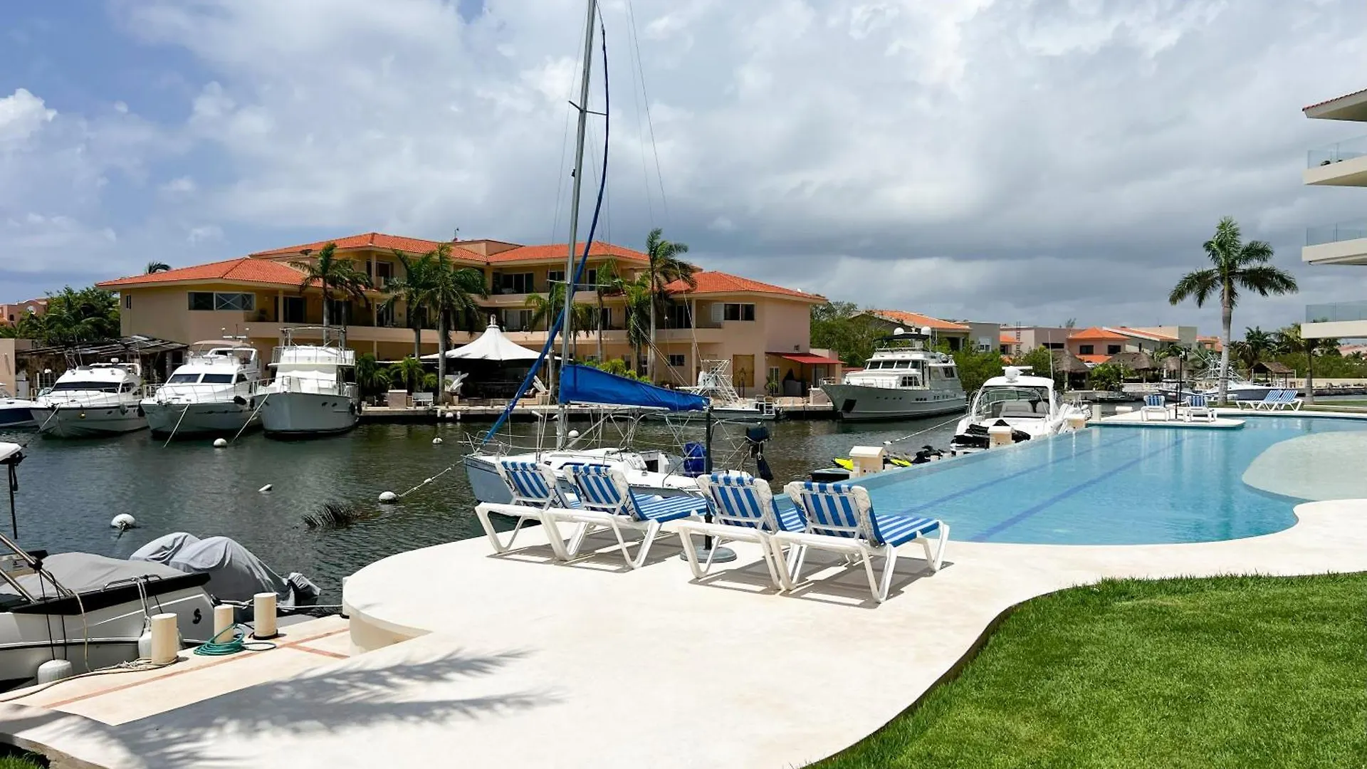 Ground Floor Paradise With Marina View And Pool Paddleboard Included Puerto Aventuras